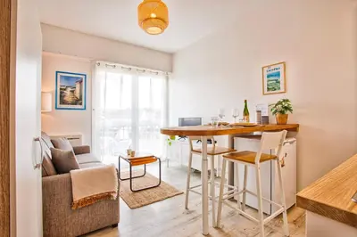 Coin salon dans l'établissement Charmant studio à 50 m de la mer
