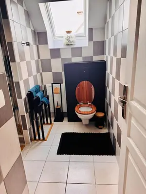 Salle de bains dans l'établissement Loft tout confort avec parking et à moins 15 min Caen et des Plages