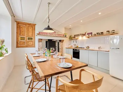 Cuisine ou kitchenette dans l'établissement Holiday Home l'Ansnevilla by Interhome