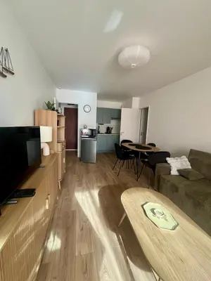 Télévision ou salle de divertissement dans l'établissement Serenity, appt avec loggia à 5min de la plage