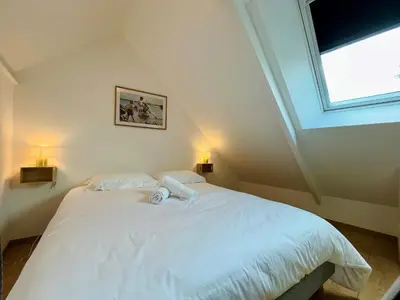 Un ou plusieurs lits dans un hébergement de l'établissement La maison de l'Orangerie - Charm & comfort in the very heart of Carentan