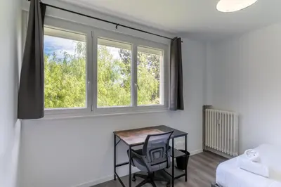 Un ou plusieurs lits dans un hébergement de l'établissement Spacieux Appartement 4 Chambres