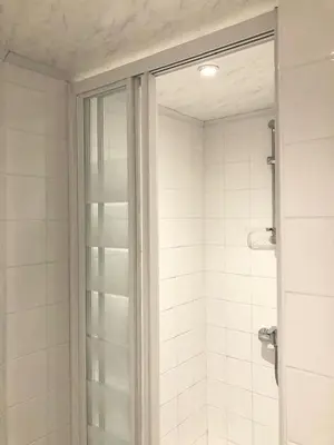 Salle de bains dans l'établissement Appartement Coutain face Mer