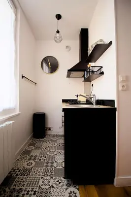 Cuisine ou kitchenette dans l'établissement L'Atelier maritime, Studio 2min Ferry & La Cité de la Mer, Cherbourg, Intendance Luxury Host