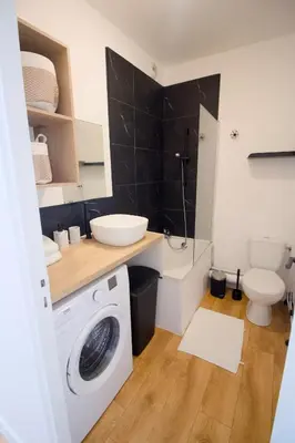 Salle de bains dans l'établissement L'Atelier maritime, Studio 2min Ferry & La Cité de la Mer, Cherbourg, Intendance Luxury Host