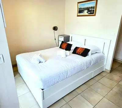 Un ou plusieurs lits dans un hébergement de l'établissement Bel Appartement à RIVA BELLA - Parking Privé