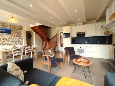 Coin salon dans l'établissement Leo's Cottage Second Souffle Valcanville