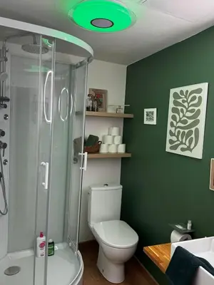 Salle de bains dans l'établissement L'écrin de la villa des roses