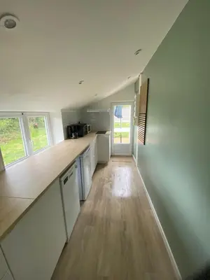 Cuisine ou kitchenette dans l'établissement Maison cosy à Aure sur Mer