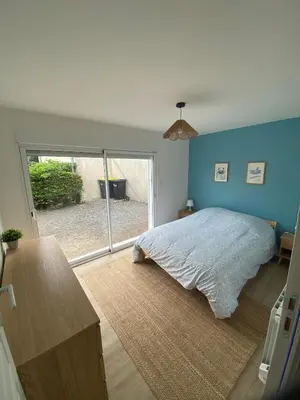 Un ou plusieurs lits dans un hébergement de l'établissement Maison cosy à Aure sur Mer