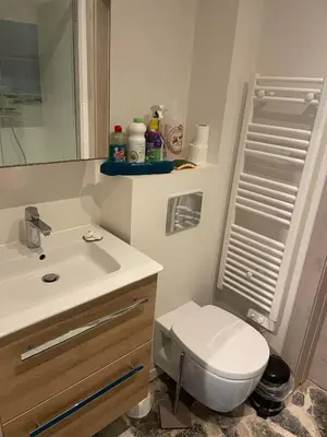 Salle de bains dans l'établissement Chambre twin Casquets dans une maison, idéale randonneurs et cyclistes - GR223