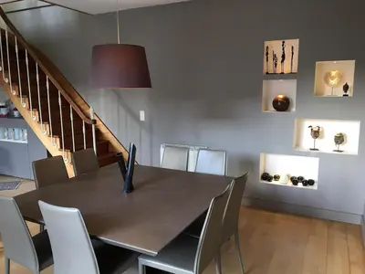 Coin salon dans l'établissement Jolie Maison avec piscine, proche Mt St Michel