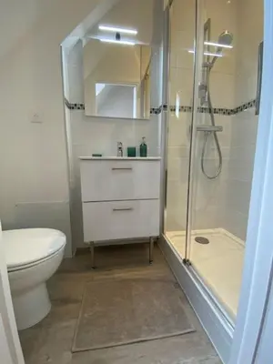 Salle de bains dans l'établissement Petite maison indépendante à 7mn de la plage