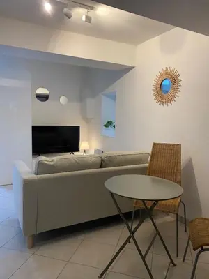 Télévision ou salle de divertissement dans l'établissement Petite maison indépendante à 7mn de la plage