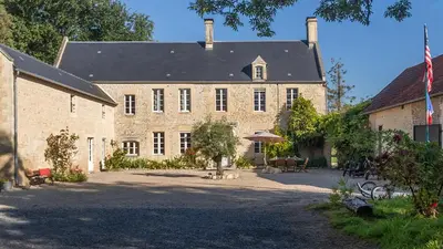 Jardin de l'établissement La Cour Souveraine - Chambre d'hôtes Le Cap