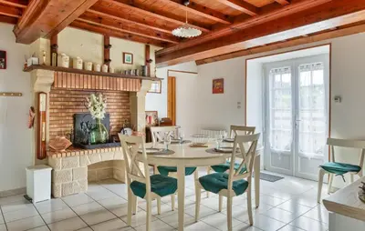 Coin salon dans l'établissement Charmante Maison De Campagne