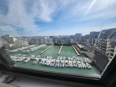 Vue générale sur Courseulles-sur-Mer ou vue de la ville depuis l'appartement