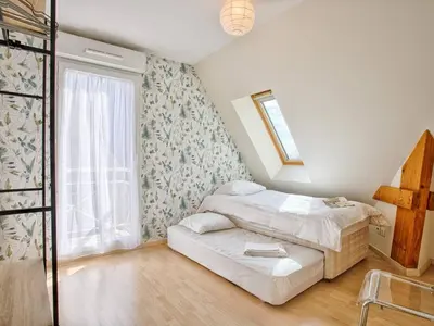 Un ou plusieurs lits dans un hébergement de l'établissement Appartement lumineux avec balcon et piscine pour 5 personnes - FR-1-788-67