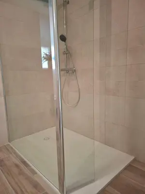 Salle de bains dans l'établissement Les Campanules