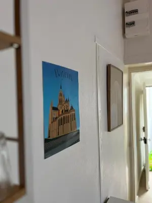 Télévision ou salle de divertissement dans l'établissement Le Quiet Spot, plein coeur de Bayeux