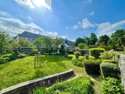 Jardin de l'établissement Maison Cornat, Numéro 3, La terrasse