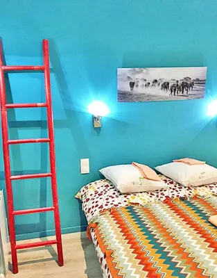 Un ou plusieurs lits dans un hébergement de l'établissement Chambre double Minquiers dans une maison, au calme sur le GR223