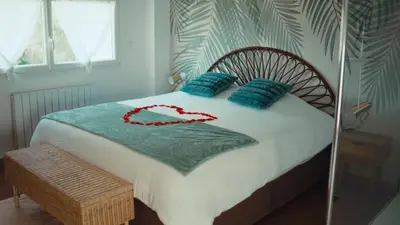 Un ou plusieurs lits dans un hébergement de l'établissement Le Spa SAJ