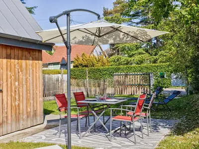 Jardin de l'établissement Chalet authentique à deux pas de la plage, parfait pour se détendre - FR-1-788-69