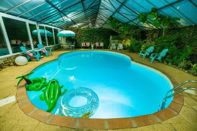 Piscine de l'établissement Château de Montmireil ou située à proximité