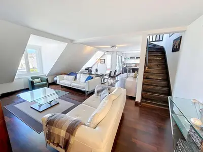 Coin salon dans l'établissement Duplex T3 avec terrasse au cœur de Granville - FR-1-361-566