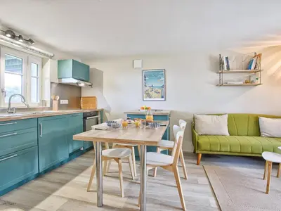Cuisine ou kitchenette dans l'établissement Villa VertMer : Évasion paisible entre plénitude et plage - FR-1-788-71