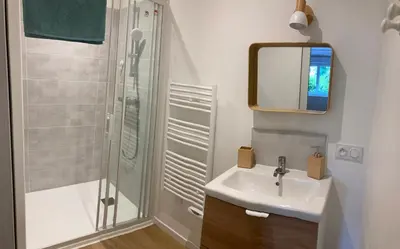Salle de bains dans l'établissement Les Coquelets