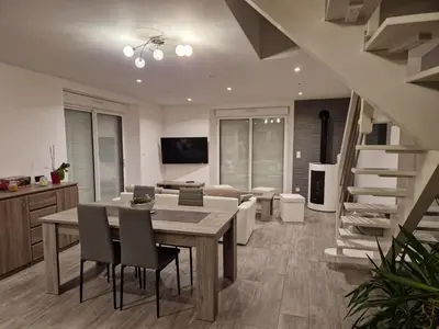 Télévision ou salle de divertissement dans l'établissement p'tite maison de PH