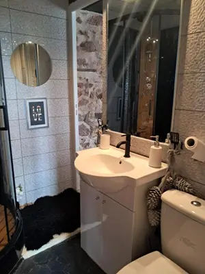 Salle de bains dans l'établissement Le Lodge Serene Self Catering