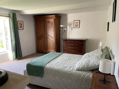 Un ou plusieurs lits dans un hébergement de l'établissement Maison spacieuse entre Bois Mer et Marais