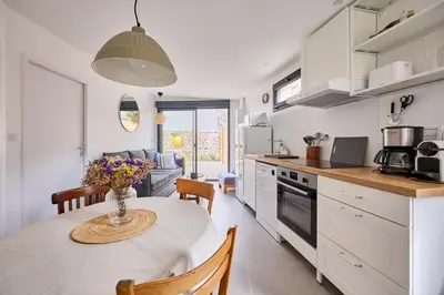 Cuisine ou kitchenette dans l'établissement Vicky - Proche du port de Carteret