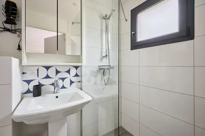 Salle de bains dans l'établissement Margaux - Proche du Port
