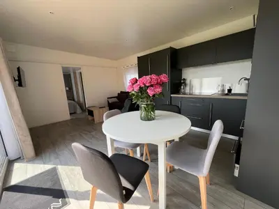 Cuisine ou kitchenette dans l'établissement Les petites maisons dans la monterie - Le Jardin -