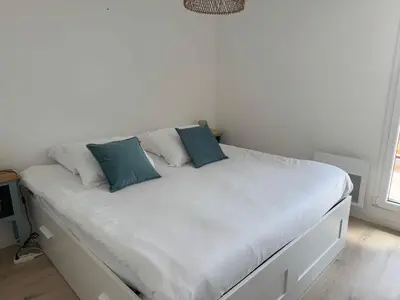 Un ou plusieurs lits dans un hébergement de l'établissement Appartement Le Riva B304