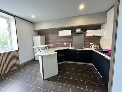 Cuisine ou kitchenette dans l'établissement Villa huit chambres