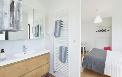 Un ou plusieurs lits dans un hébergement de l'établissement Maison Moderne Proche Plage