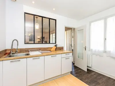 Cuisine ou kitchenette dans l'établissement Holiday Home Le Petit Moulin by Interhome