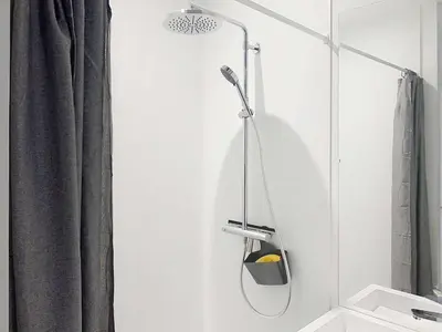 Salle de bains dans l'établissement Villa 6 pièces, 9 pers, à 50m plage avec Wifi - FR-1-361-567