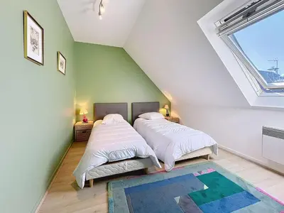 Un ou plusieurs lits dans un hébergement de l'établissement Villa 6 pièces, 9 pers, à 50m plage avec Wifi - FR-1-361-567