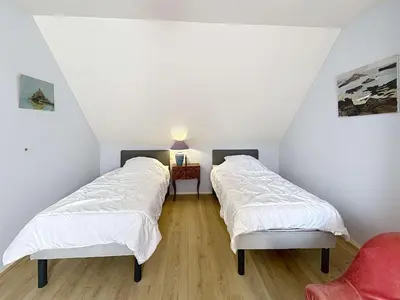 Un ou plusieurs lits dans un hébergement de l'établissement Villa 6 pièces, 9 pers, à 50m plage avec Wifi - FR-1-361-567