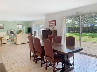 Coin salon dans l'établissement Villa 6 pièces, 9 pers, à 50m plage avec Wifi - FR-1-361-567