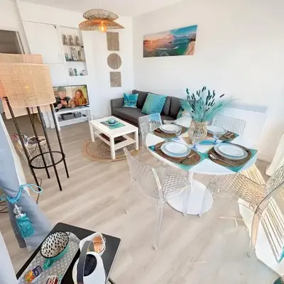 La croisette - à 50 mètres de la plage de Juno Beach avec Balcon et Stationnement gratuit