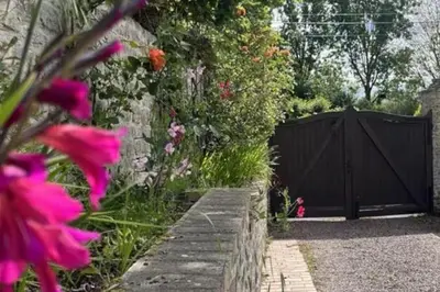 Jardin de l'établissement Fabuleux studio à 2 pas du Canal de l'Orne