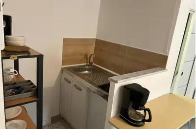 Cuisine ou kitchenette dans l'établissement Fabuleux studio à 2 pas du Canal de l'Orne