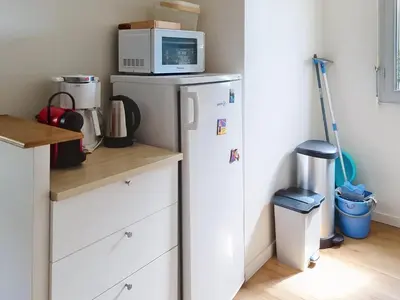 Cuisine ou kitchenette dans l'établissement Appartement rez-de-jardin proche mer, 4 couchages - FR-1-746-31